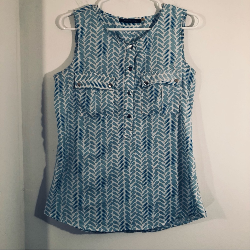Jennifer & Grace Top Sleeveless Snap Down shirt with pockets